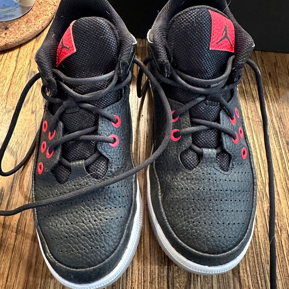 Jordan Aura size 3.5y. Great condition